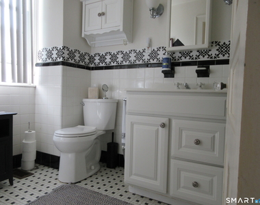 10 Elliott Avenue - Photo Thumbnail 13