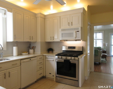 10 Elliott Avenue - Photo Thumbnail 8