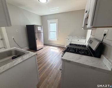990 Pembroke Street - Photo Thumbnail 4