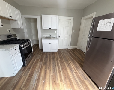 990 Pembroke Street - Photo Thumbnail 3