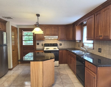 453 Strickland Street - Photo Thumbnail 6
