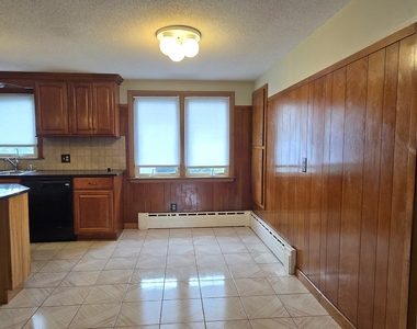453 Strickland Street - Photo Thumbnail 9