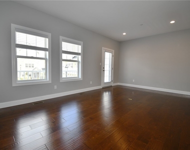 212 Park Pl - Photo Thumbnail 3
