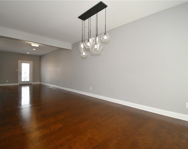 212 Park Pl - Photo Thumbnail 7