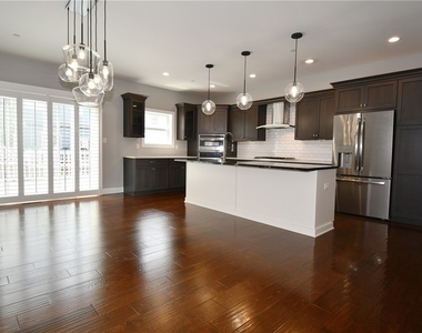 212 Park Pl - Photo Thumbnail 5