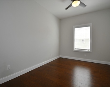 212 Park Pl - Photo Thumbnail 18