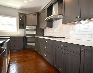 212 Park Pl - Photo Thumbnail 9
