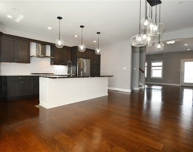 212 Park Pl - Photo Thumbnail 6