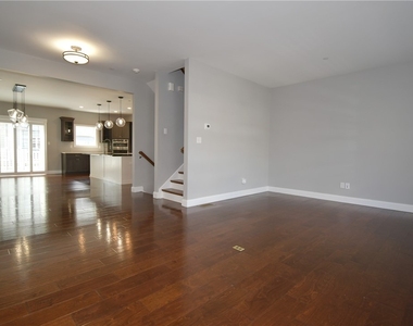 212 Park Pl - Photo Thumbnail 4