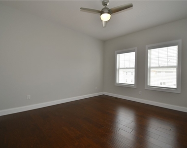 212 Park Pl - Photo Thumbnail 11