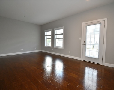 212 Park Pl - Photo Thumbnail 2