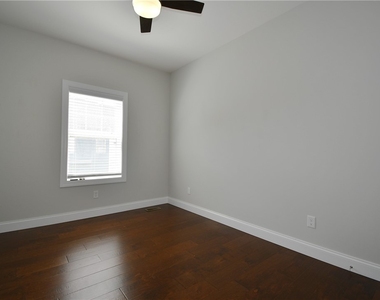 212 Park Pl - Photo Thumbnail 16