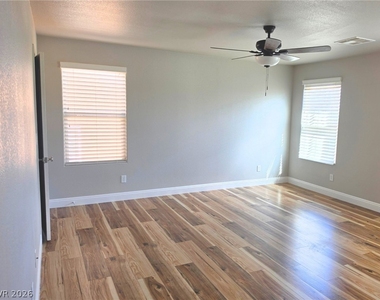10627 Pennant Avenue - Photo Thumbnail 7