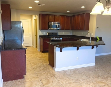10627 Pennant Avenue - Photo Thumbnail 4