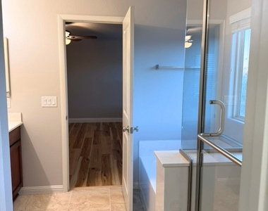 10627 Pennant Avenue - Photo Thumbnail 8