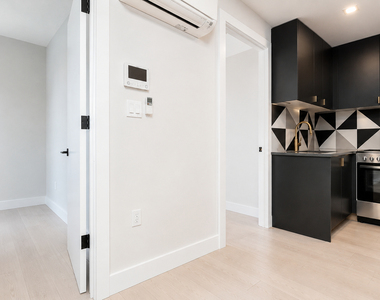 978 Kent Avenue - Photo Thumbnail 2