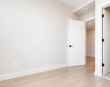 978 Kent Avenue - Photo Thumbnail 6