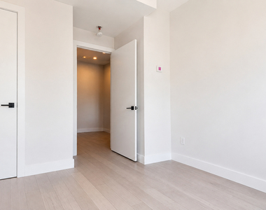 978 Kent Avenue - Photo Thumbnail 4