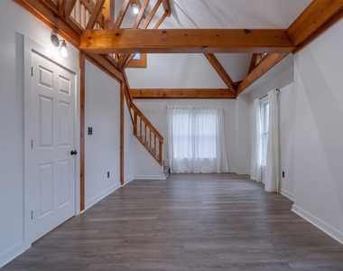244 Robinson St - Photo Thumbnail 7