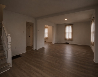 244 Robinson St - Photo Thumbnail 3