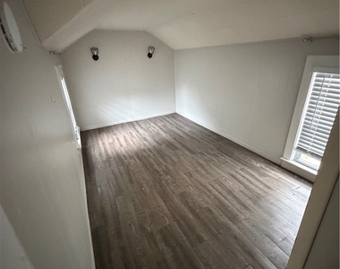 100 E Cayuga Street - Photo Thumbnail 7