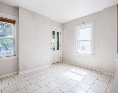 256 Oxford Street - Photo Thumbnail 5