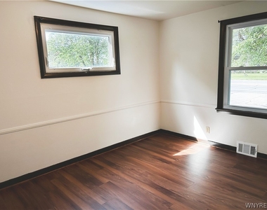 3319 Mckinley Parkway - Photo Thumbnail 2