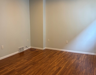 569 E Utica Street - Photo Thumbnail 4