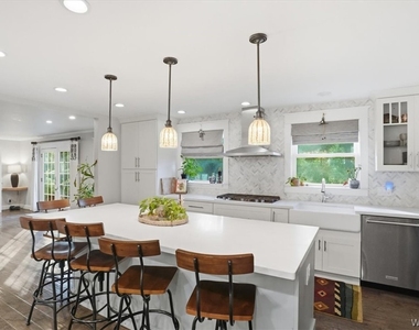 125 Amberwood Drive - Photo Thumbnail 11