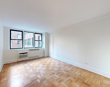 East 79th Street - Photo Thumbnail 2