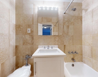 East 79th Street - Photo Thumbnail 3