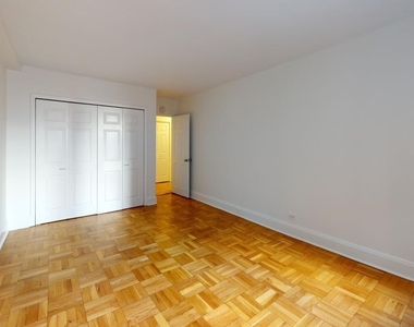 East 79th Street - Photo Thumbnail 6