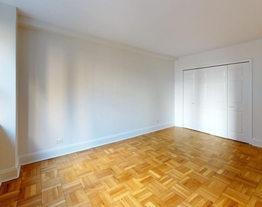East 79th Street - Photo Thumbnail 5