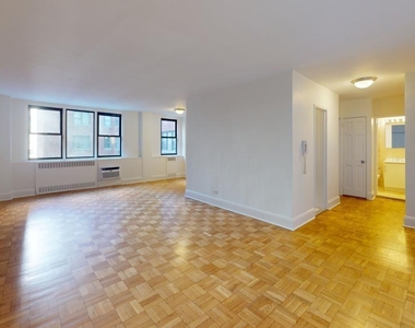 East 79th Street - Photo Thumbnail 11