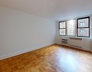 East 79th Street - Photo Thumbnail 7