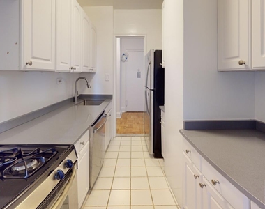 East 79th Street - Photo Thumbnail 8