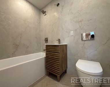 310 Park Ave - Photo Thumbnail 6