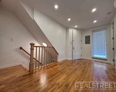 310 Park Ave - Photo Thumbnail 8