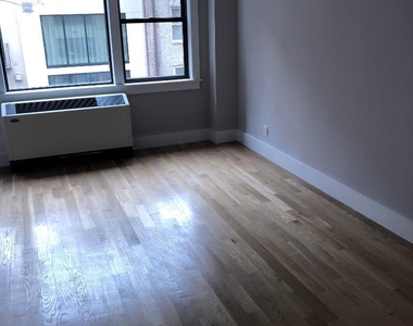 East 21st Street - Photo Thumbnail 4