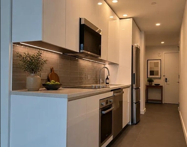 1st Avenue - Photo Thumbnail 2