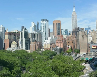 1st Avenue - Photo Thumbnail 14