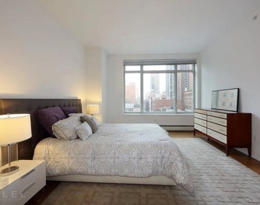 E 59th St. - Photo Thumbnail 6