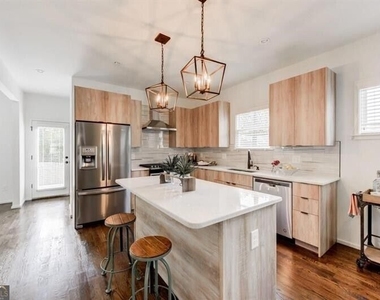 1022 Martin Street Se - Photo Thumbnail 10