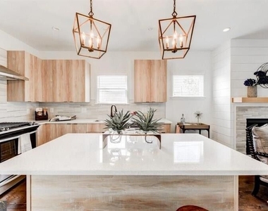1022 Martin Street Se - Photo Thumbnail 9