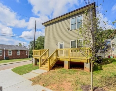 1022 Martin Street Se - Photo Thumbnail 3