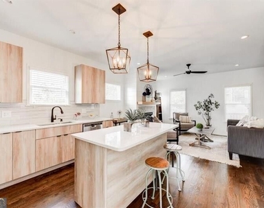 1022 Martin Street Se - Photo Thumbnail 13