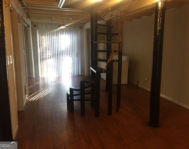 1453 Barnett Shoals - Photo Thumbnail 4