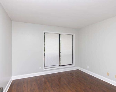 2657 Lenox Road - Photo Thumbnail 9