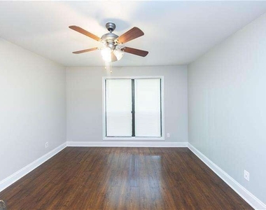 2657 Lenox Road - Photo Thumbnail 13