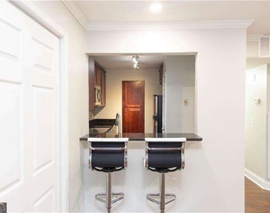2657 Lenox Road - Photo Thumbnail 4